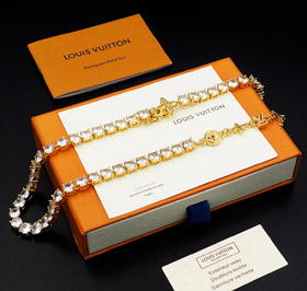 Louis Vuitton LV inlaid with diamond letters and flowers bracelet-4014  